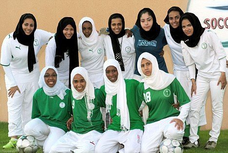 انطلاق بطولة كرة القدم النسائية لأول مرة في تاريخ السعودية سواح هوست