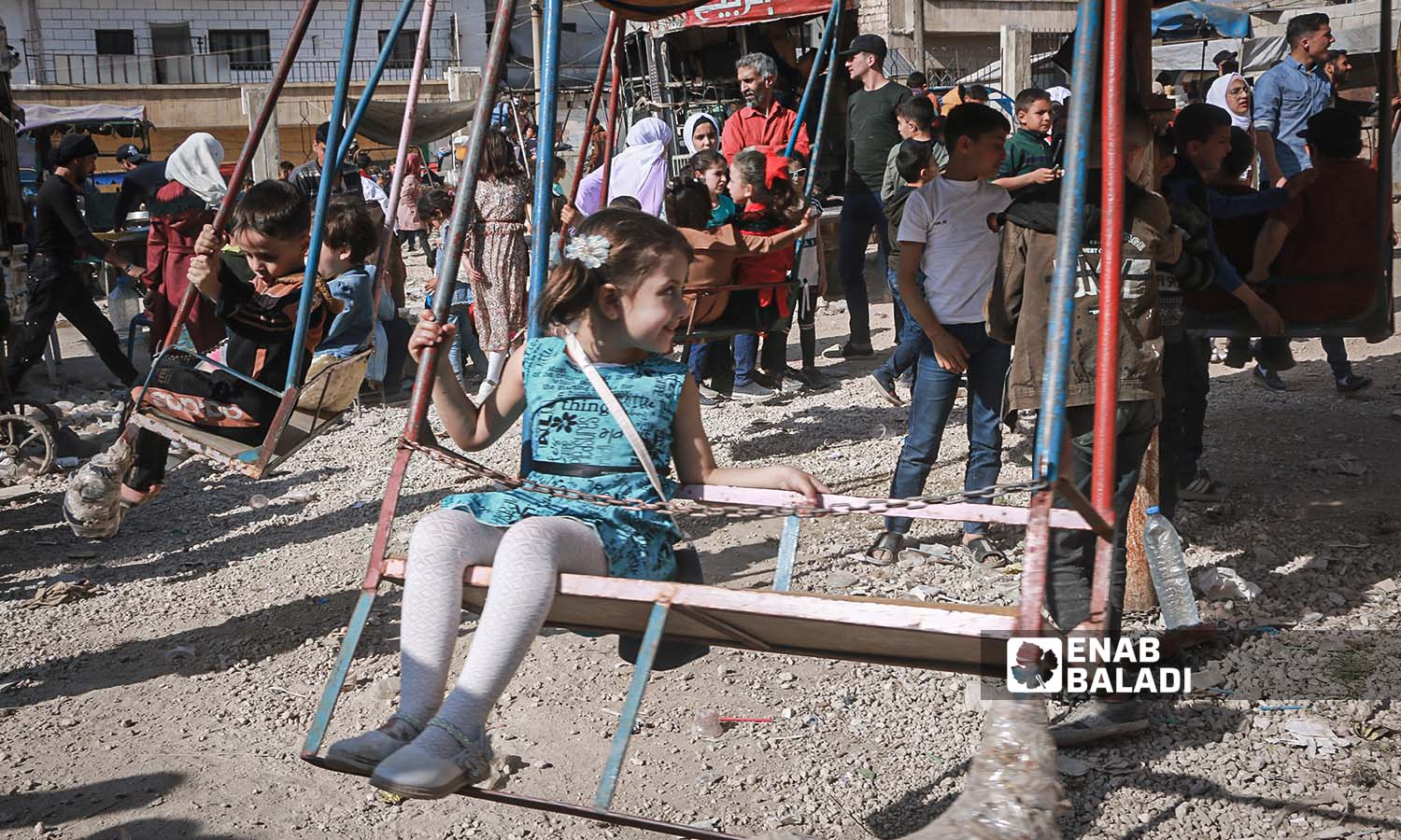 الأطفال يحتفلون بعيد الفطر في مدينة إدلب - 23 من نيسان 2023 (/ أنس الخولي)