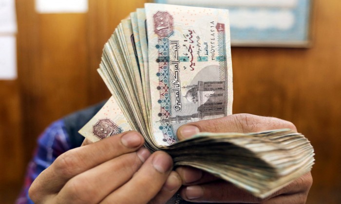 الجنيه المصري يواصل الانهيار أمام الدولار