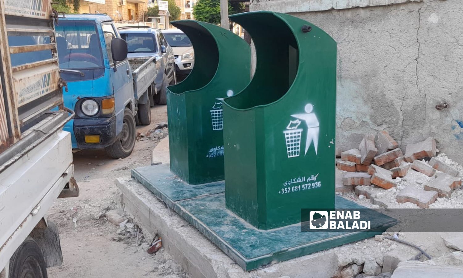 تبديل حاويات القمامة المنتشرة على الطرقات بحاويات تحت الأرض في إدلب- 23 من تموز 2023 (/ أنس الخولي)