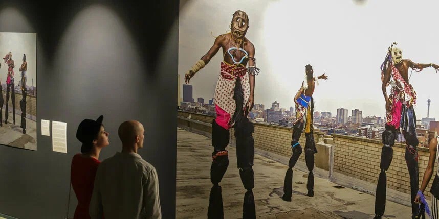 افتتاح أول معرض للفن الإفريقي في بطرسبورغ