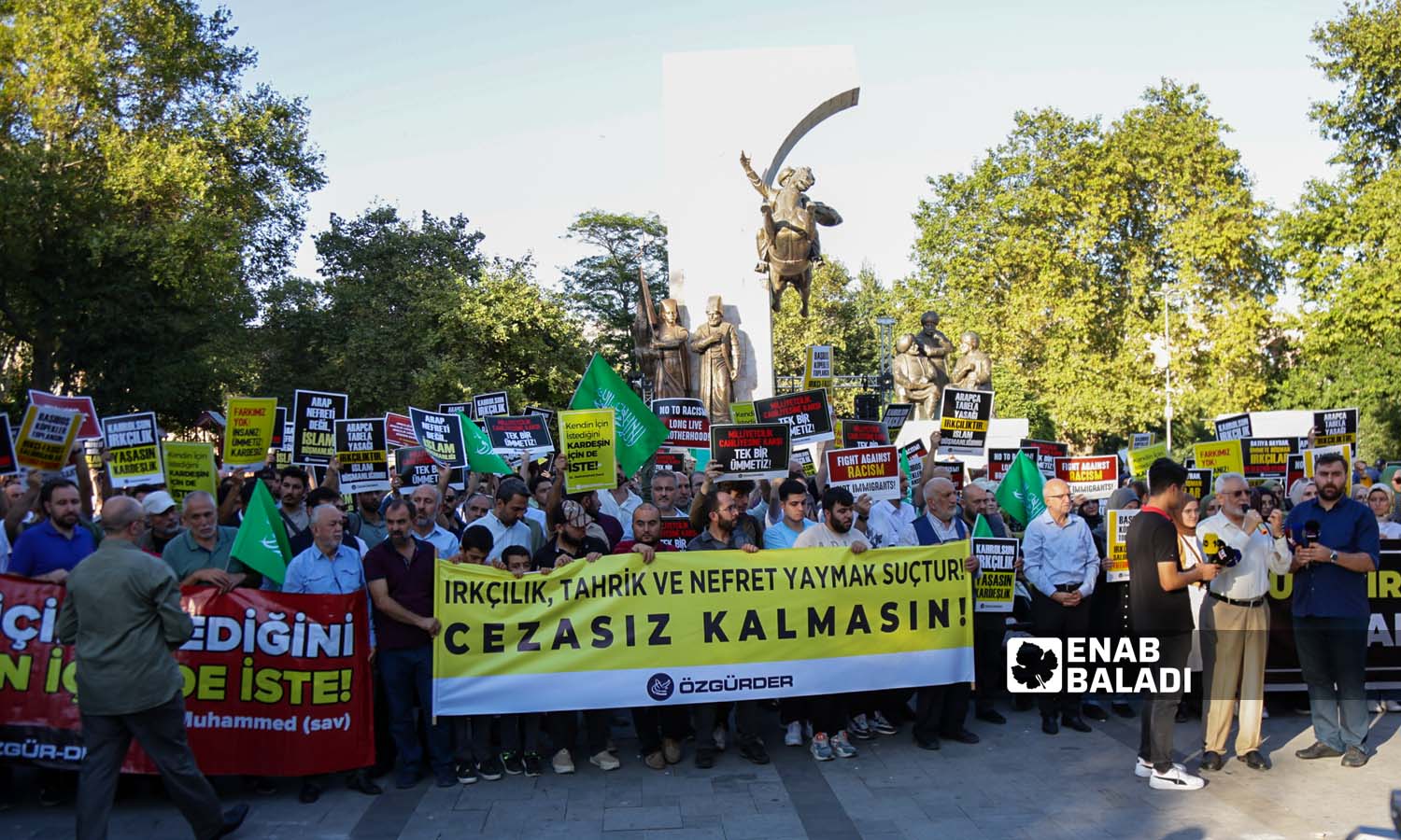ناشطون أتراك يتضامنون مع اللاجئين السوريين في تركيا ويطالبون بوقف خطاب الكراهية ومحاسبة العنصريين- اسطنبول 16 من أيلول 2023 (- يوسف حمّص)