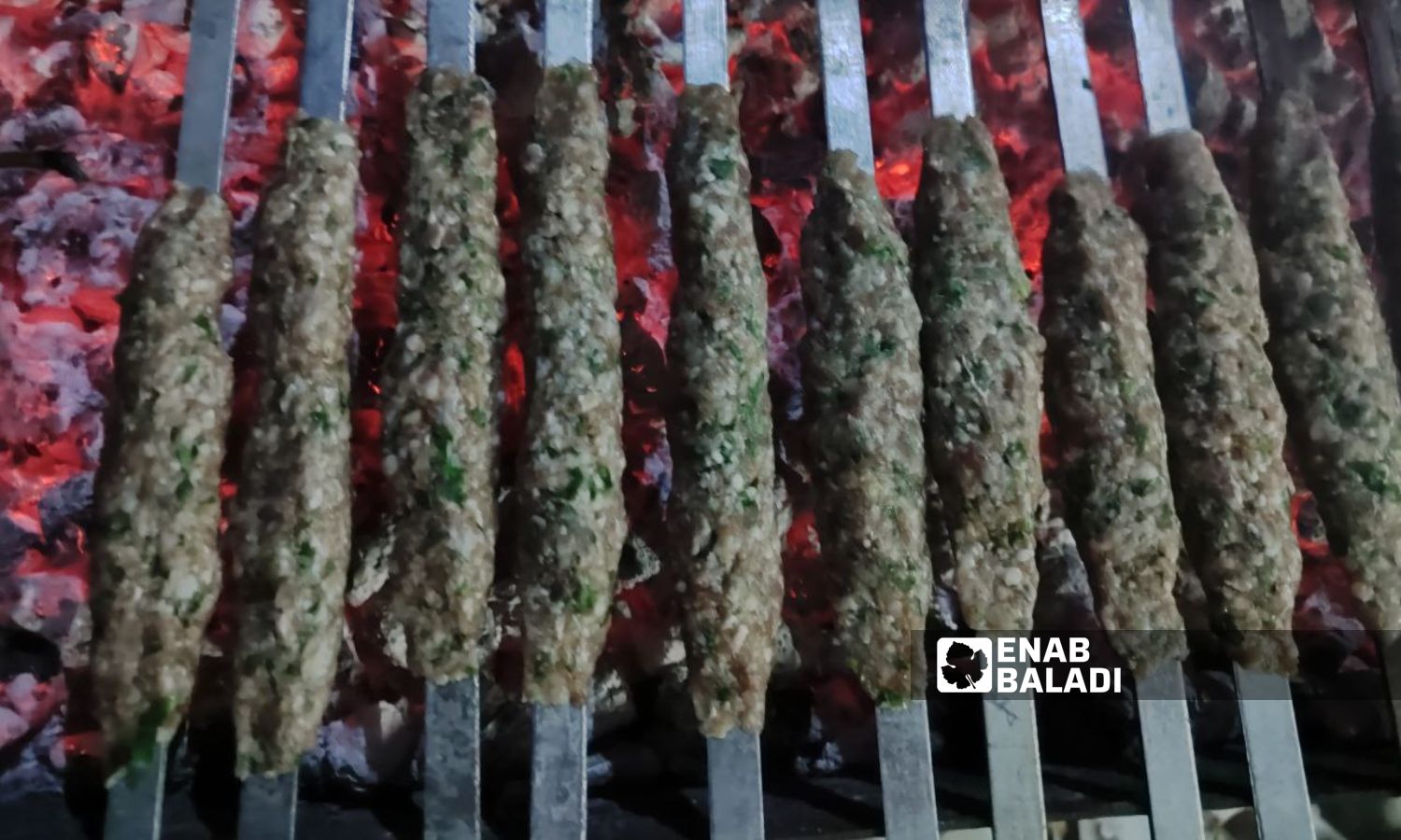 تحضير لحمة للشواء في عيد "القوزلة" في ريف جبلة باللاذقية – كانون الثاني 2024 ()