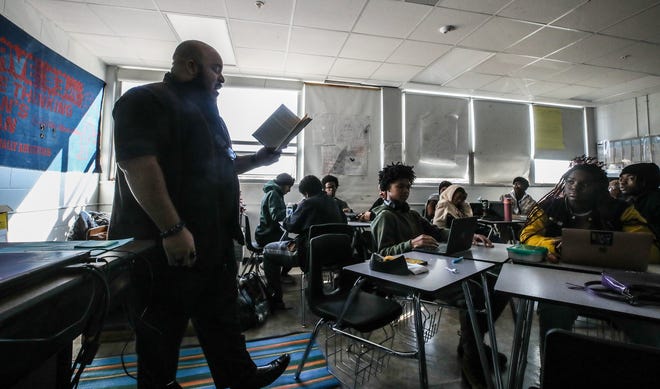 Financial advisor Jimmy Ray discusses Trevor Noah’s book Born A Crime with students at Central High School as part of the second annual African American Read-In. Local artists, government officials, JCPS leaders and others shared books with students in 25 minute blocks. February 1, 2024