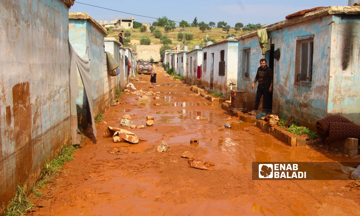 تضررت أكثر من 80 عائلة في مخيم "شام مريم" نتيجة تسرب مياه الأمطار إلى مساكنهم جراء عاصفة مطرية - 2 أيار 2024 (/إياد عبد الجواد)